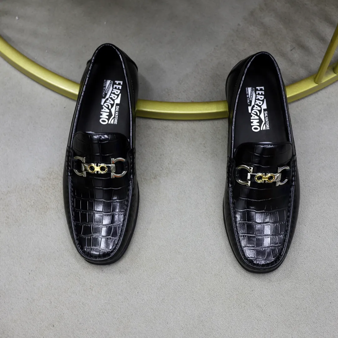 Men's shoes: 260🙅‍♂️🙅‍♂️🙅‍♂️Niuli Brand: Ferragamo Standard code: Men's code 38/44 (45 customized) Grade: Same as the official website Material: Original imported cowhide leather lining Original wear-resistant lightweight outsole Style category: Men's casual slip-on shoes Distinguished luxury brand elements top luxury Color: Actual picture color